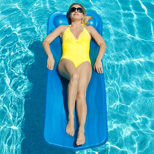 Integrated pillow for optimum comfort.